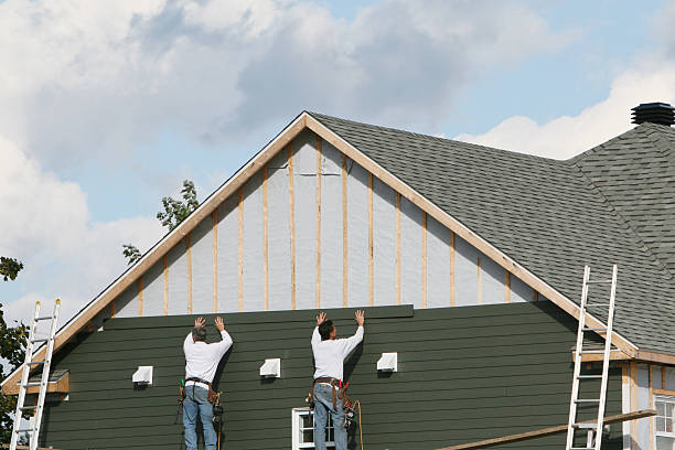 Professional Siding Contractor technician working in Somerville, TX